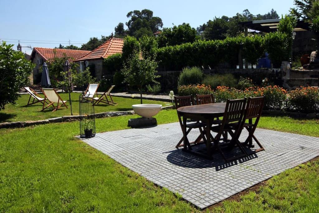 Vila Pequena Casa Rustica Com Piscina Penafiel Exteriér fotografie